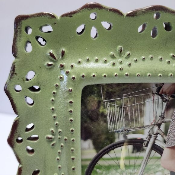 Berkeley Green Acrylic Table Top Picture Frame 4" X 6" - Picture 2 of 4